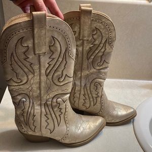 Women’s Spite champagne color Cowboy Western Boots Mid Calf With Heels Size 7